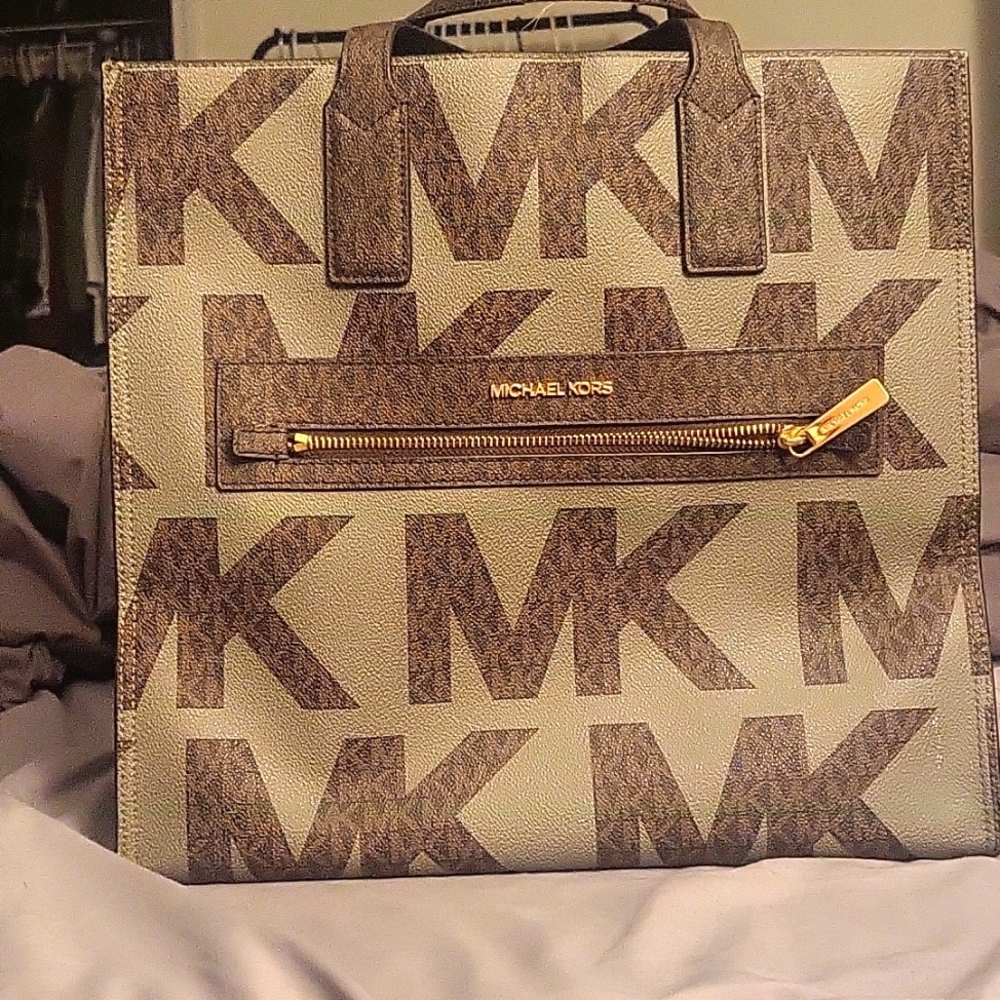 MK Kenly LG Logo Tote Army Green